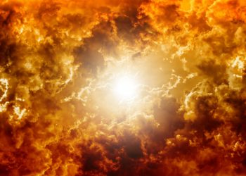 Badai Matahari Paling Dahsyat dan Memicu Pertunjukkan Cahaya Langit