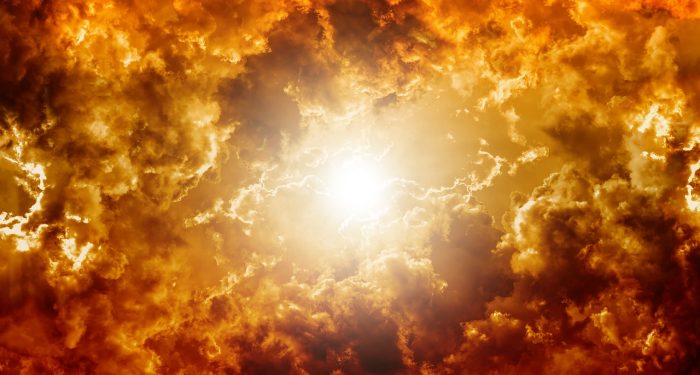 Badai Matahari Paling Dahsyat dan Memicu Pertunjukkan Cahaya Langit