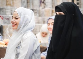 Curi Perhatian Warganet, Potret Dinar Candy Berhijab di Pengajian Umi Pipik