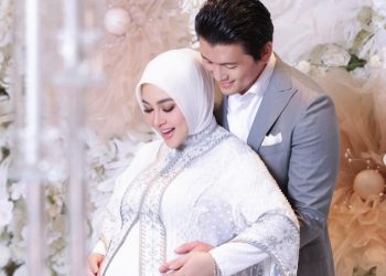 Pose Tunjukkan Baby Bump, Syahrini dan Reino Umumkan Kehamilan di Usia 7 Bulan