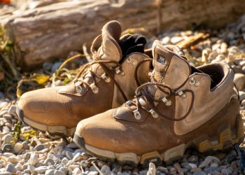 Tips Memilih Sepatu yang Baik untuk Mendaki Gunung