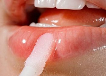 Cara Mudah dan Sederhana Melembapkan Bibir Secara Alami