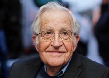 Dirawat di Rumah Sakit Setelah Terkena Stroke, Noam Chomsky Tetap Teguh Menghadapi Penderitaan Gaza