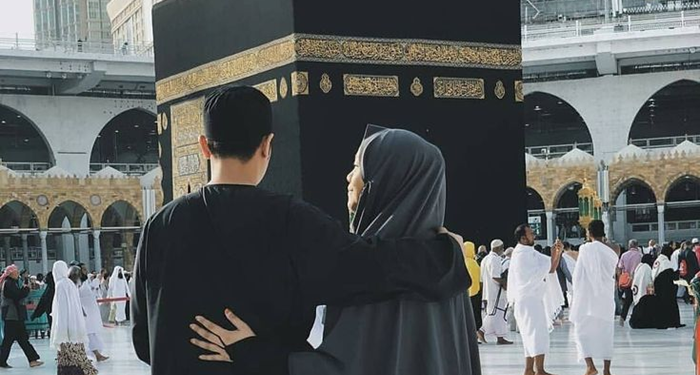 Apakah Menghajikan Istri adalah Tugas Suami?