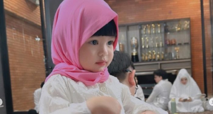 Mirip Masha and The Bear, Potret Menggemaskan Ameena Selama Pengajian Atta dan Aurel Jelang Ibadah Haji