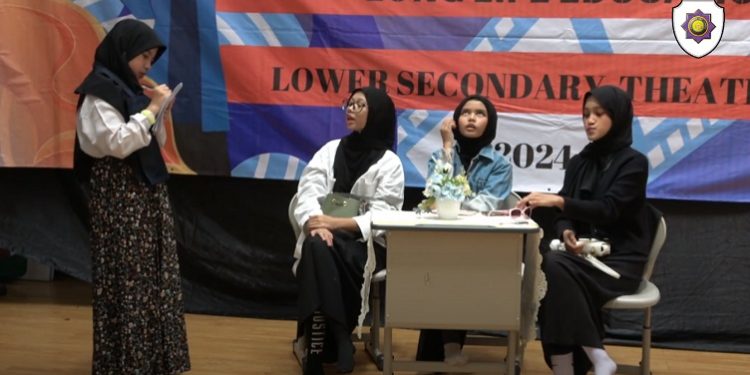 Para Siswi SMP JISc Adakan Theater Hours dengan Tema Long Live Education