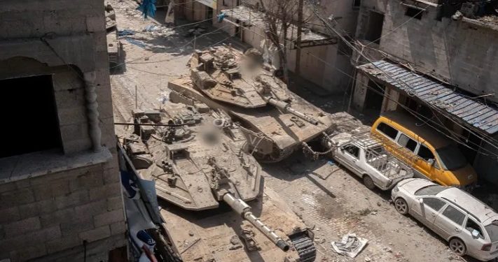 Pejuang Palestina Terlibat dalam Pertempuran Dengan Pasukan Israel di Daerah Shujayea Gaza Utara