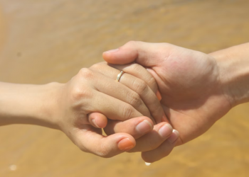 Eksistensi Suami Istri dengan Melaksanakan Kewajiban