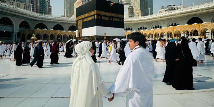 Berangkat Haji Berdua, Atta Halilintar dan Aurel Hermansyah Posting Kekhusyukan Ibadah