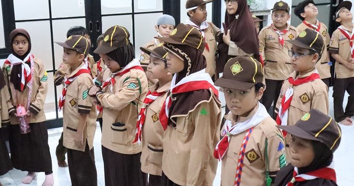 Berpetualang dan Kerja Sama Tim, Jakarta Islamic School Mengadakan Scout Camping untuk Siswa SD Kelas Tiga