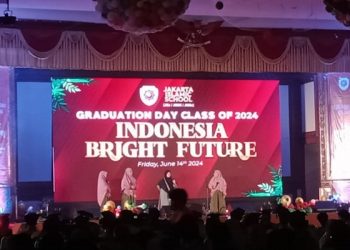 Pidato Motivasi dari Mam Fifi Kepada Wisudawan SD Angkatan Tahun 2024