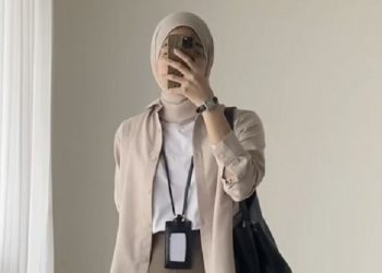 Tampil Stylish, Simak Ide Outfit Kerja Wanita Hijab
