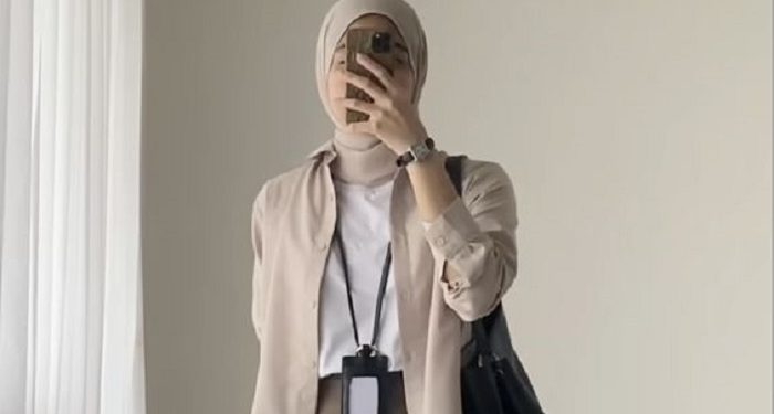Tampil Stylish, Simak Ide Outfit Kerja Wanita Hijab