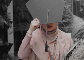 Elegan dan Simpel, Inspirasi Outfit Wisuda Wanita Berhijab