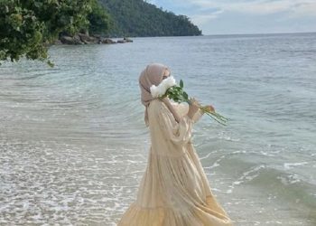 Anti Gerah, Simak Lima Style Fashion Hijab Liburan ke Pantai