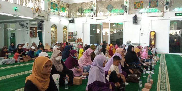 Palestina: Sulit Air, Pil Anti Haid, dan Botakin Kepala