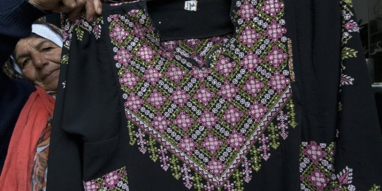 Memperingati Hari Pakaian Tradisional Palestina, Thobe Lebih dari Sekadar Pakaian