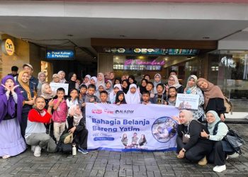 Sambut Tahun Ajaran Baru, LAZ Al Azhar Ajak Anak Yatim Belanja Perlengkapan Sekolah