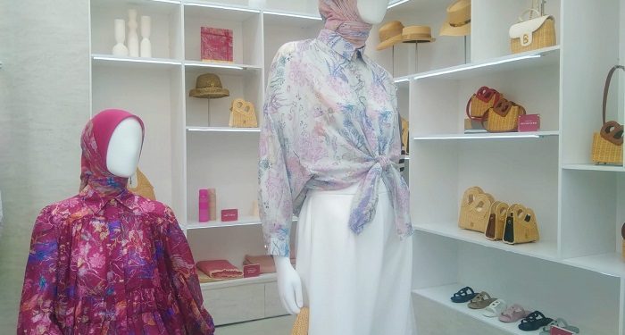 Gelar Tropical Paradise Pop Up Store, Buttonscarves ciptakan pengalaman unik Fashion dan Experience di Dua Negara.