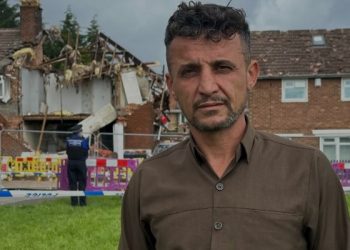 Seorang Muslim di Inggris Menyelamatkan Pria yang Terbakar Setelah Ledakan Rumah Terjadi