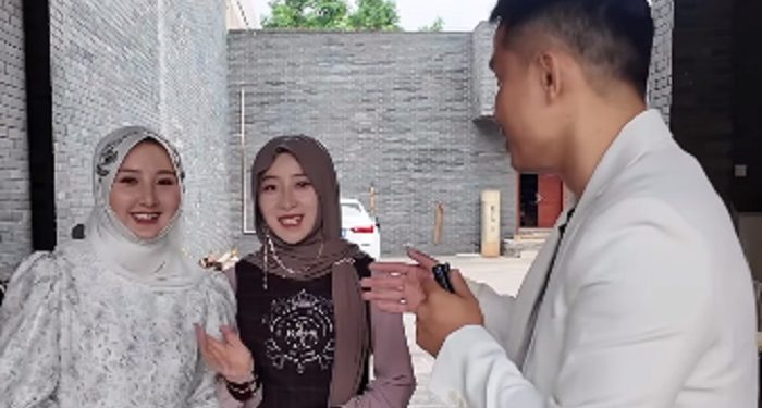 Sukses Miliki 200 Agen, Dua Wanita Muslim Asal Yunnan Dirikan Pabrik Hijab di China