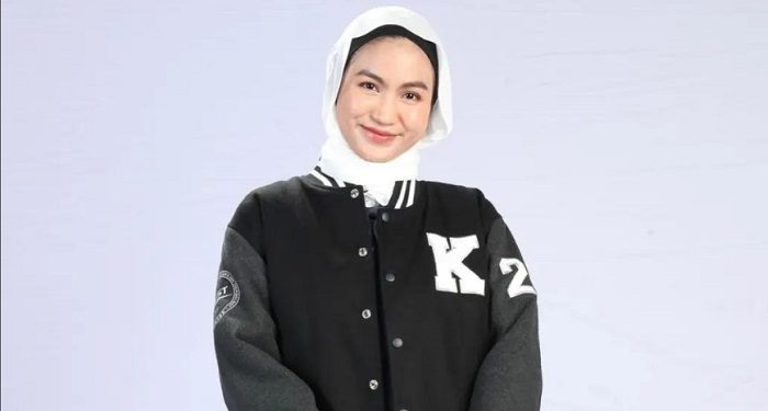 Ciri Khas Gaya Hijab Meleyot Ala Xaviera Putri