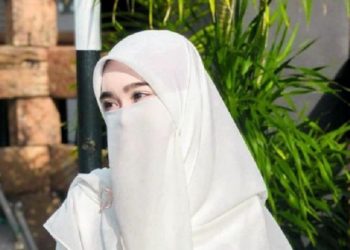 Stylish dan Trendy, Lebih Percaya Diri Mengenakan Hijab Berwarna Putih
