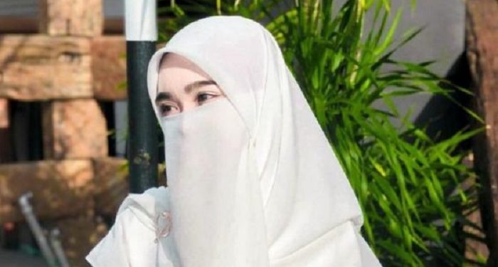 Stylish dan Trendy, Lebih Percaya Diri Mengenakan Hijab Berwarna Putih