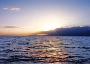 Tips Menangani Kulit Alergi Setelah Berenang di Laut