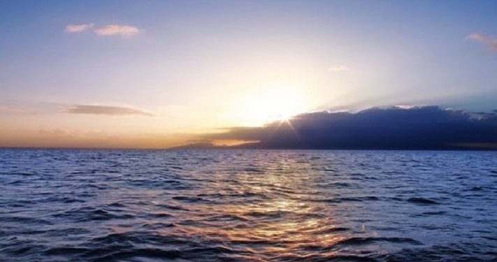 Tips Menangani Kulit Alergi Setelah Berenang di Laut