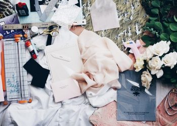 Nyaman dan Sering Digunakan, Simak Lima Jenis Bahan Kain untuk Hijab