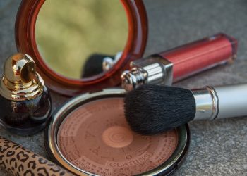 Efek Menggunakan Bedak Bayi untuk Wajah Orang Dewasa