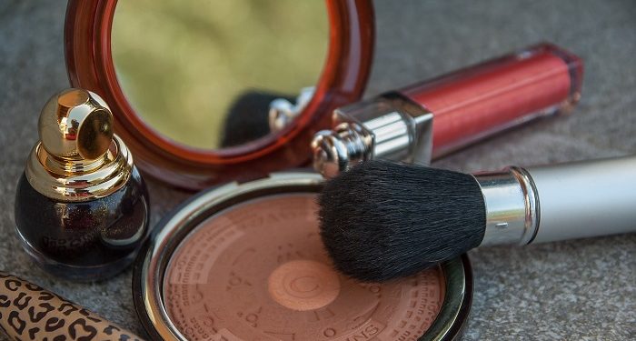 Efek Menggunakan Bedak Bayi untuk Wajah Orang Dewasa