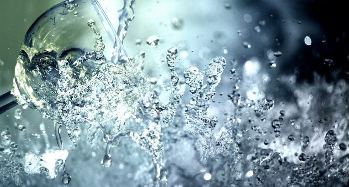 Manfaat Minum Air Putih Setelah Bangun Tidur untuk Kulit