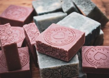 Ketahui, Efek Mencuci Muka Dengan Sabun Mandi