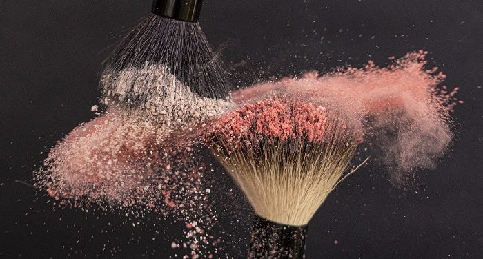 Cara Memilih Shade Bedak yang Sesuai Warna Kulit