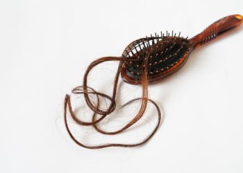 Simak Beberapa Faktor Risiko Rambut Rontok