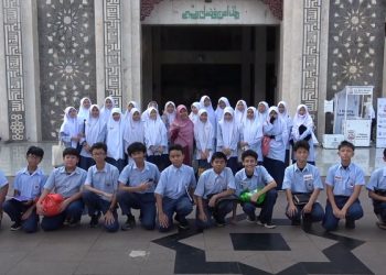 Tarawih Keliling SMP JISc ke Masjid At-Tin Jakarta Timur dengan Tema Hijrah Dari Kegelapan Menjadi Cahaya