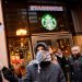 Starbucks Memecat CEO Narasimhan Karena Penjualan Menurun