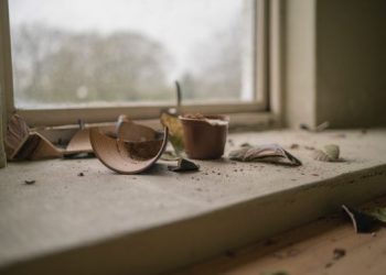 Hati-Hati Mengatakan Bahwa Masyarakat Telah Rusak