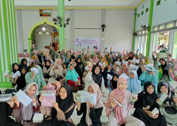 Salimah Papua Barat Bersama Yakesma Tebar Jilbab Gratis