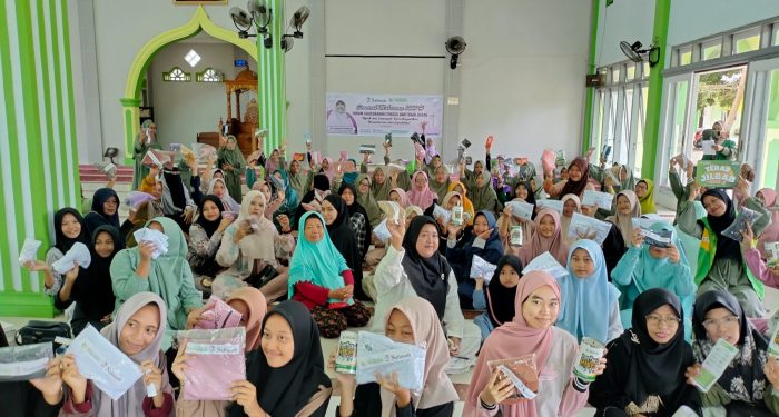 Salimah Papua Barat Bersama Yakesma Tebar Jilbab Gratis