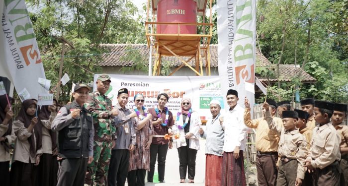 Inspiratif, Seorang Ibu di Jawa Timur Menyumbangkan Uang Pernikahan Anaknya untuk Bangun Sumur Bor