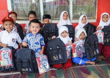 Wujudkan Asa Anak Yatim Dhuafa, Laznas Dewan Dakwah Salurkan 50 Paket Perlengkapan Sekolah