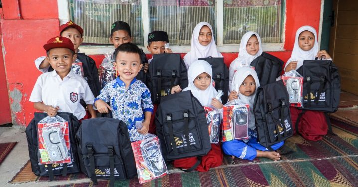 Wujudkan Asa Anak Yatim Dhuafa, Laznas Dewan Dakwah Salurkan 50 Paket Perlengkapan Sekolah