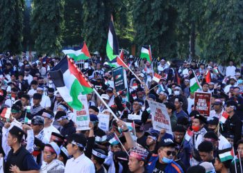 Warga Makassar Penuhi Monumen Mandala, Suarakan Dukungan untuk Gaza dan Palestina