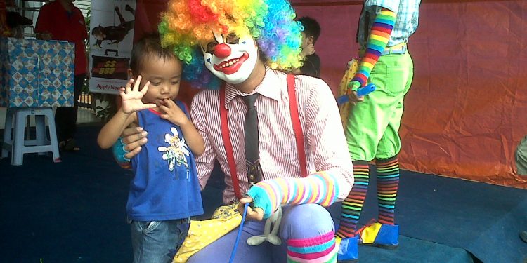 Di Balik Senyum Badut