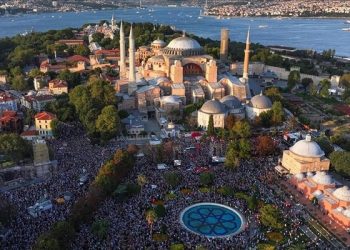 Dukung Masyarakat Gaza, Ratusan Ribu Orang Berkumpul di Lapangan Masjid Hagia Sophia Istanbul