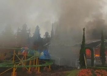 Kebakaran Snail Cafe di Taman Bunga Celosia Kecamatan Bandungan Semarang Mencapai Satu Miliar