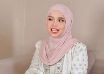 Cantiknya Putri Ariani dengan Gamis Etnik Karya Desainer Kursien Karzai